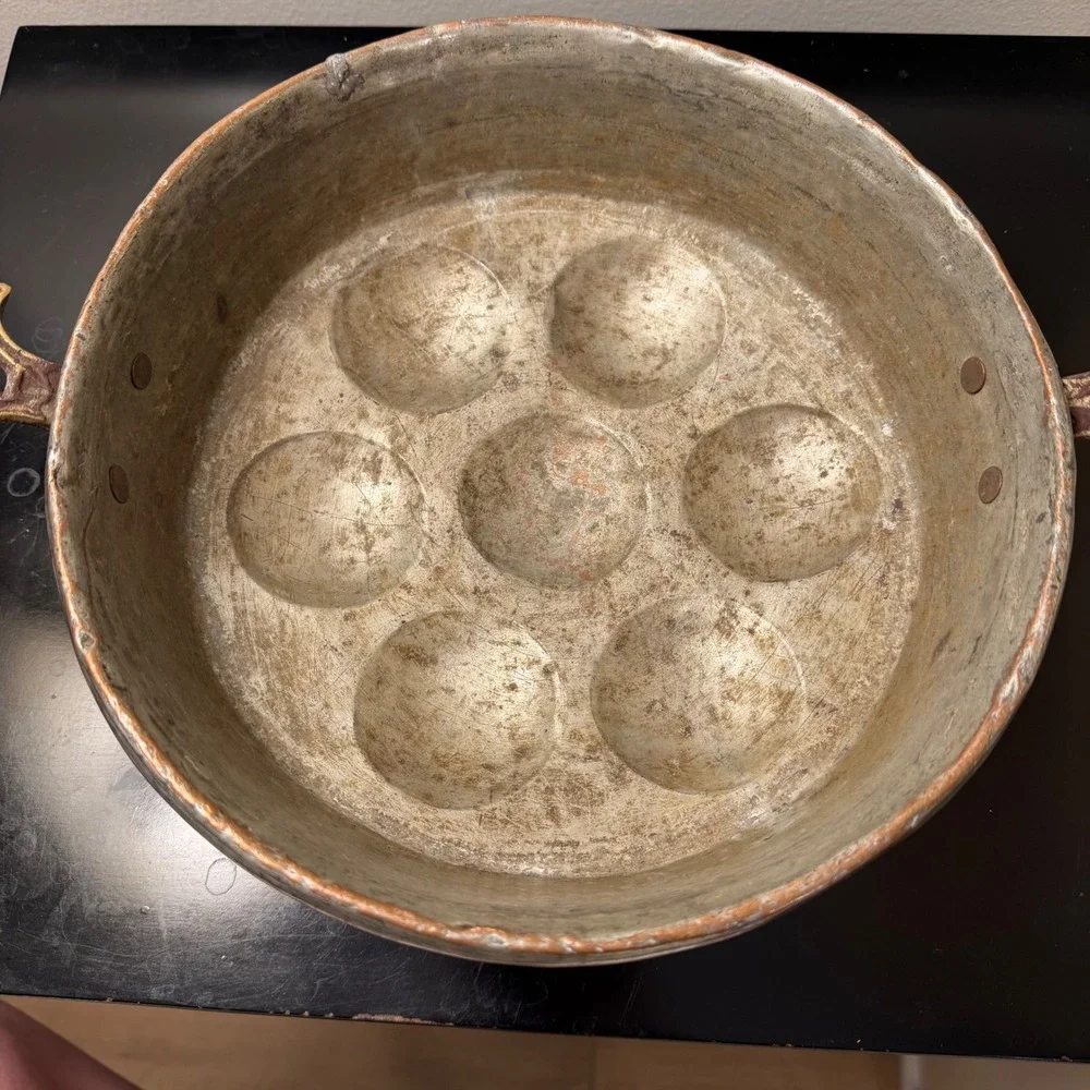 Antique‎ Hammered Copper Egg Poacher Pan Brass Handles 7 Cup Rustic 10 Inch